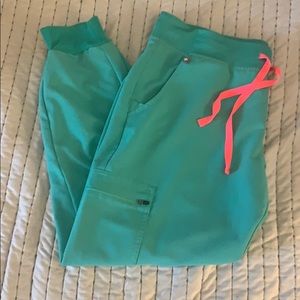 Figs survival green joggers in large petite